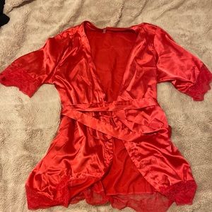 Nightgown kimono with lace contour